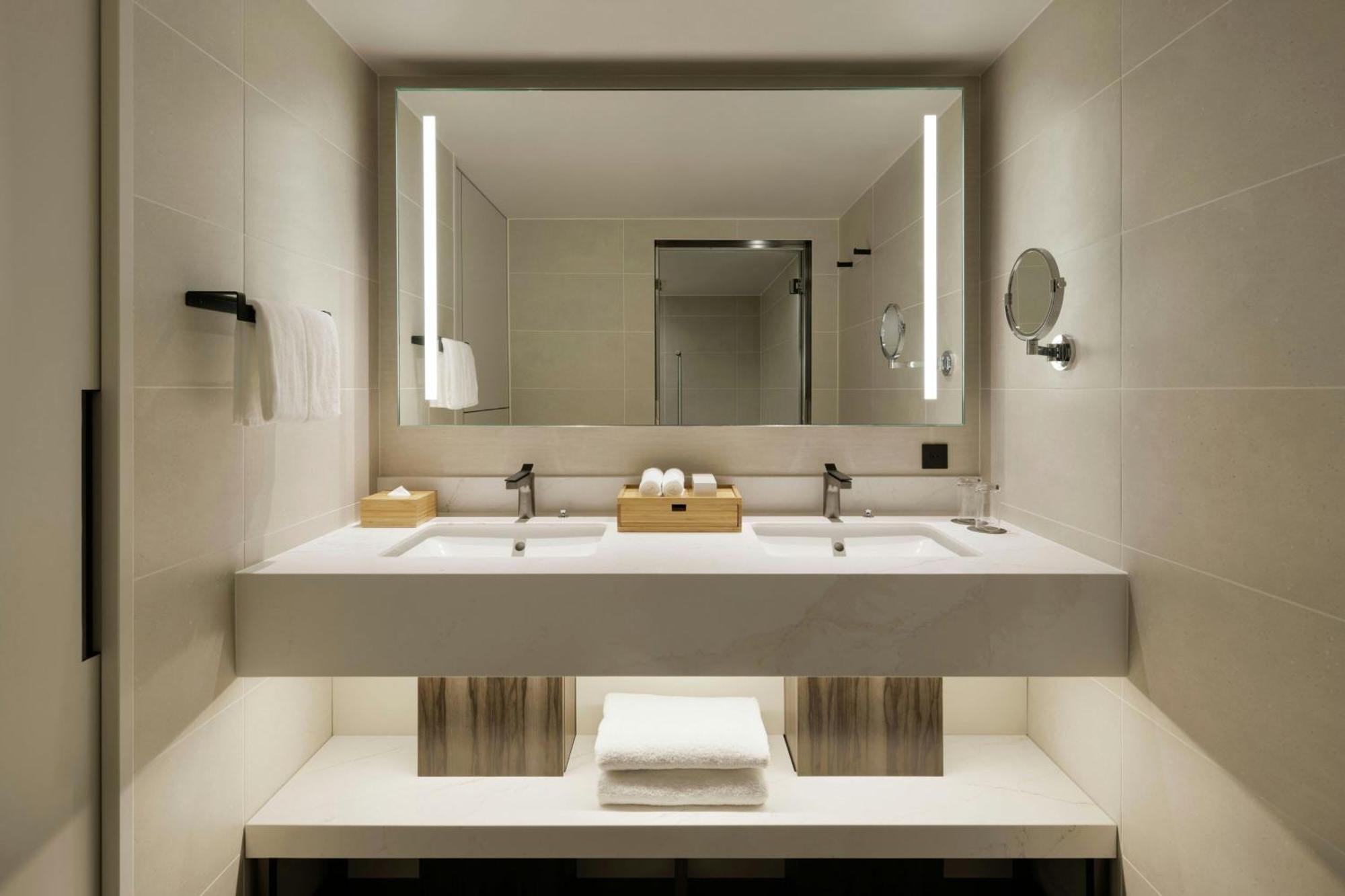 Courtyard By Marriott Tokyo Ginza Hotel Exterior photo
